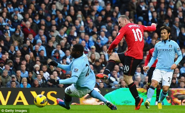 Rooney nâng tỷ số lên 2-0, Toure mới vào sân là nạn nhân.