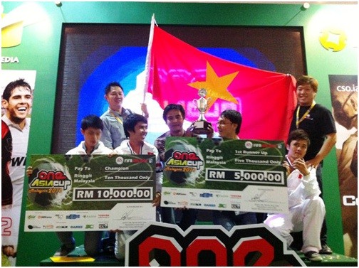 Đội tuyển Thể thao điện tử Việt Nam đăng quang tại OAC 2011.