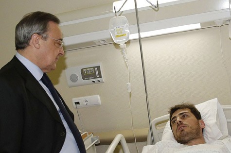 Chủ tịch Flo Perez tới thăm Casillas nhưng Mourinho thì không.