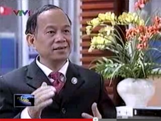 Hình ảnh TS.Nguyễn Minh Phong - chuyên gia kinh tế được sử dụng trong clip quảng bá cho thương hiệu của HK Phone.