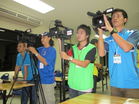 BTV và SMM TV là hai kênh truyền hình có bản quyền tại Chang Chonburi Cup nhưng BTV không thể truyền tín hiệu về Việt Nam.