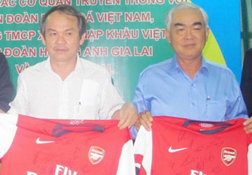 Ông Đoàn Nguyên Đức và ông Lê Hùng Dũng cùng là phó chủ tịch VPF, cùng thực hiện việc mang Arsenal đến Việt Nam thi đấu và cùng ủng hộ nhau làm bóng đá.