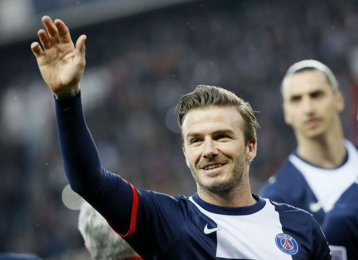 Beckham vẫy tay chào khán giả.