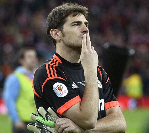 Iker Casillas là "ông kẹ" trong phòng thay đồ.