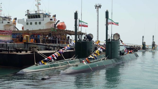 Hai chiếc tàu ngầm mới của Hạm đội tàu ngầm Iran tại căn cứ hải quân