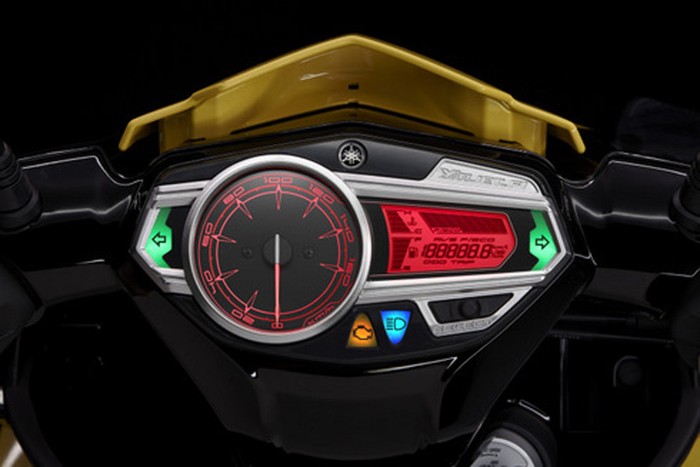 Bảng đồng hồ với các thiết kế lấy cảm hứng từ các dòng xe thể thao, hiển thị cả chỉ số tiêu hao nhiên liệu.
