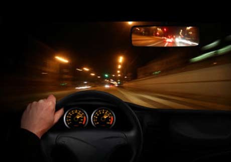 Lái xe ban đêm mang tới những trải nghiệm thú vị nhưng cũng tiềm ẩn nhiều nguy cơ mất an toàn