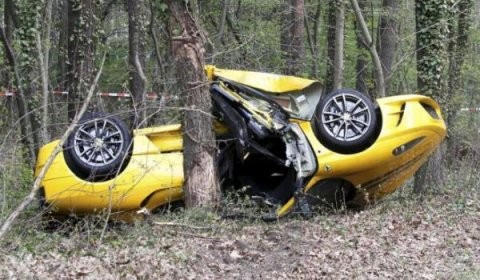 Vụ tai nạn thảm khốc trên đường cao tốc gần Dresden, Đức đã cướp đi sinh mạng của hai nạn nhân xấu số.