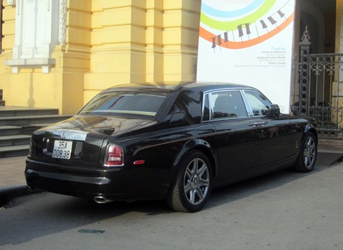 Rolls-Royce Phantom rồng đã về "định cư" ở đất cố đô 1 thời gian thỉnh thoảng vẫn lên Hà Nội dạo phố.