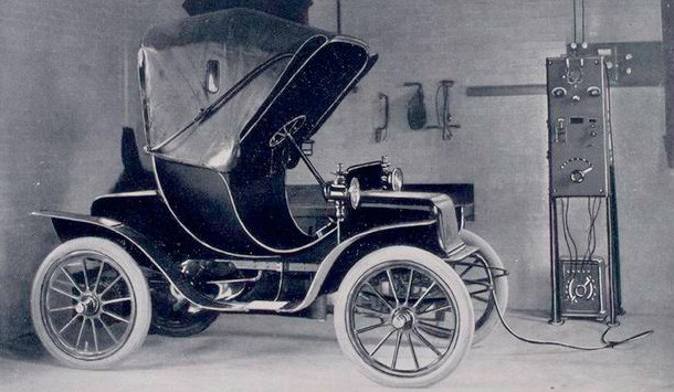 Chiếc xe xạc điện kiểu dáng khá đẹp được chụp vào năm 1909