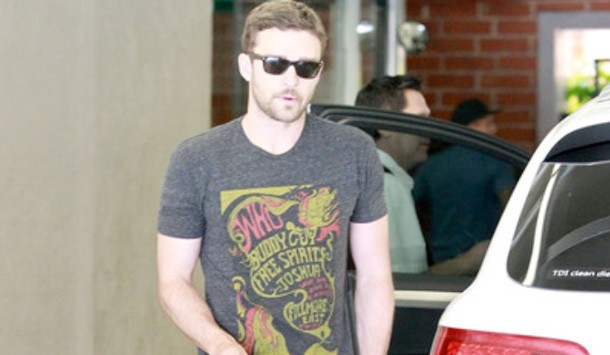 Justin Timberlake bị người hâm mộ chê là "keo" khi mua Audi Q7 tặng mợ mới cưới- nữ diễn viên Jessica Biel.