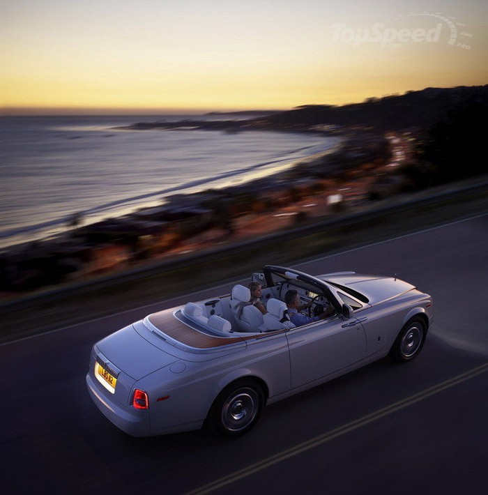 3 phiên bản Phantom Drophead Coupe&nbsp;đặc biệt của&nbsp;Rolls-Royce đã ra mắt và xuất hiện tại lễ bế mạc&nbsp;Olympics 2012 để chở những ca sĩ danh tiếng của Anh quốc.