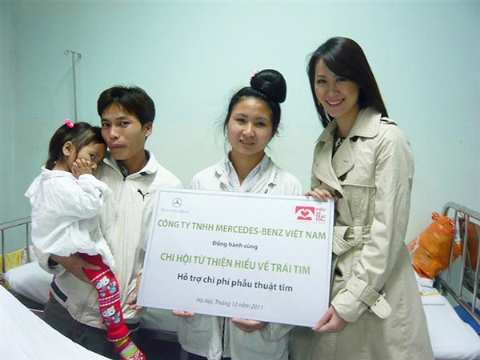 Chương trình mổ tim cho trẻ em nghèo là một phần trong các hoạt động thể hiện trách nhiệm của Mercedes Việt Nam. Chương trình "Một ngôi sao với tấm lòng" đến nay đã mổ tim thành công cho 50 em trên cả nước. Năm nay, Mercedes sẽ hỗ trợ 1 tỷ đồng cho chương trình này.