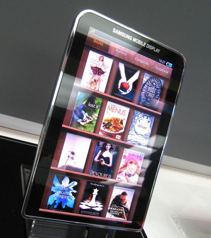 Samsung Galaxy Tab 7.7: Đây là chiếc máy tính bảng có màn hình nhỏ hơn. Theo dự đoán thì nó sẽ chạy một phiên bản của Android và có màn hình 7,7 inch. Và chúng ta vẫn phải đợi đến sự kiện IFA để biết thêm chi tiết về sản phẩm này.