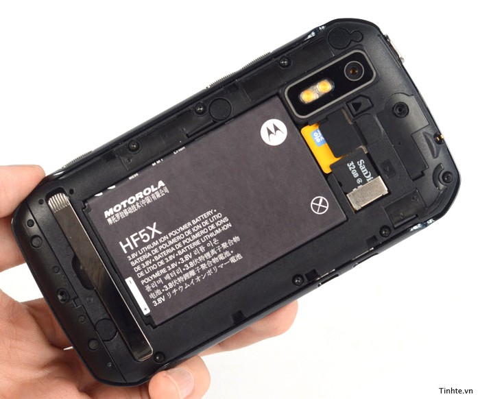 Cấu hình chi tiết Motorola Photon 4G: HĐH: Android 2.3 (Gingerbread) CPU: ARM Cortex-A9 hai nhân 1 GHz, Tegra 2 Màn hình: TFT 4,3" cảm ứng điện dung đa điểm, 16 triệu màu Độ phân giải màn hình: 540 x 960 RAM: 1 GB Bộ nhớ trong: 16 GB Thẻ nhớ microSD, tối đa 32 GB Kết nối: Bluetooth v2.1, Wi-Fi b/g/n, WiMAX 802.16e, cổng microUSB v2.0, A-GPS, HDMI Camera: 8 MP, Autofocus, 2 đèn Flash LED Quay phim HD 720p, 30 khung hình/giây Camera phụ: độ phân giải VGA Kích thước: 126,9 x 66,9 x 12,2 mm Nặng: 158 g Pin: Li-Po 1.700 mAh