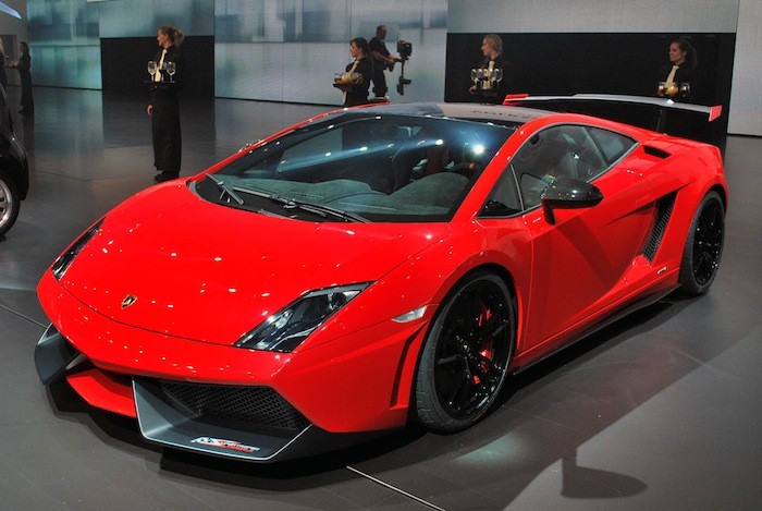 Ngay trước thềm triển lãm xe hơi Frankfurt (Frankfurt Motor Show 2011), hãng xe thể thao lừng danh của Italia, Lamborghini đã chính thức trình làng phiên bản hạn chế lấy cảm hứng từ các giải đua xe danh tiếng mà Lamborghini tham gia mang tên Galllardo Super Trofeo Stradale.