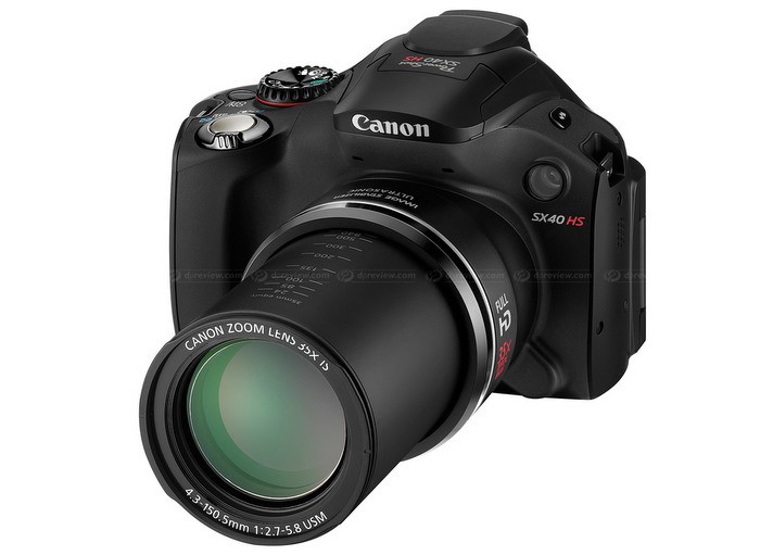 Trong khi S100 là chiếc máy ảnh compact nhỏ gọn thì SX40 HS thuộc dòng máy siêu zoom với khả năng zoom quang 35x cùng với đó là ống kính góc rộng.