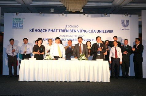Nhân dịp này, Unilever đã ký kết Thỏa thuận Hợp tác chiến lược dài hạn với các Bộ, ngành liên quan, bao gồm Bộ Y Tế, Bộ Giáo dục*Đào tạo, Hội Liên hiệp Phụ nữ Việt Nam.