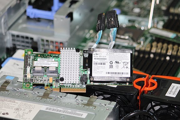 IBM x3850x5 sử dụng Cạc điều khiển ổ cứng như dòng máy x3650M3