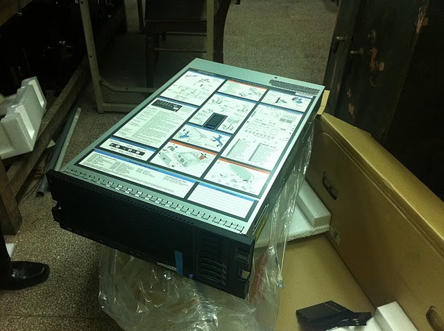 IBM x3850x5 Nhấc lên khỏi lòng thùng