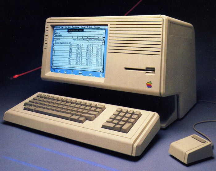 3. Lisa (1983) Ra mắt “Lisa”, chiếc máy tính điều khiển bằng chuột đầu tiên. Tuy nhiên, sản phẩm này đã không thành công trên thị trường do giá thành của sản phẩm này quá đắt.