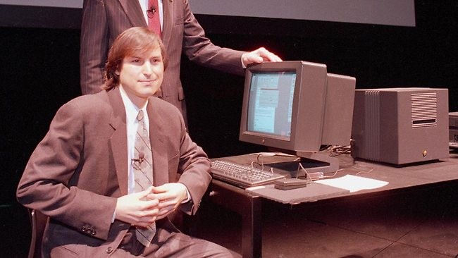 5. NeXT computer (1989) Ra mắt máy tính NeXT. Chiếc máy tính này được bán kèm với một chiếc màn hình đơn sắc, nhưng đã không thành công trên thị trường và công ty chỉ bản được một khối lượng rất nhỏ.