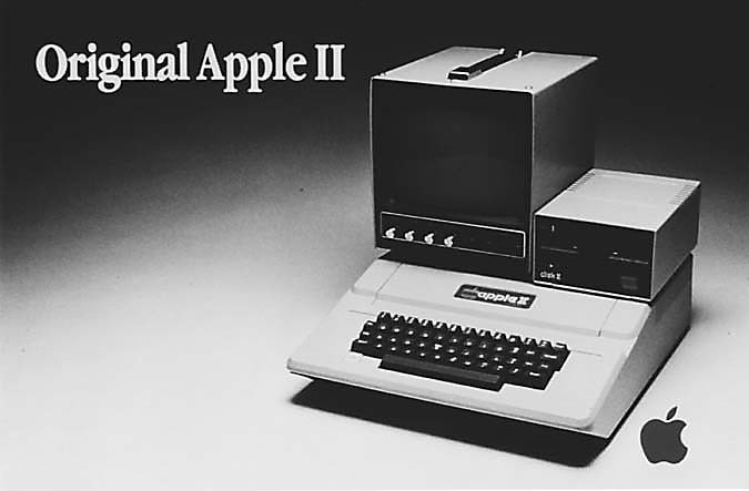 1977: Apple II được cho ra mắt và đem lại thành công đầu tiên trong thị trường điện toán. Sản phẩm này đã được sản xuất trong suốt 16 năm ròng rã.