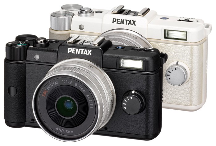Pentax Q Loại máy ảnh nhỏ nhất trong các dòng không gương mà có thể thay ống kính chính là Pentax Q. Chiếc máy chỉ nặng 235g, trang bị cảm biến ảnh 12,4-megapixel, ống kính có độ mở lớn F/1.9, đèn flash và màn hình 3-inch. Giá: 16,6 triệu đồng (800 USD)