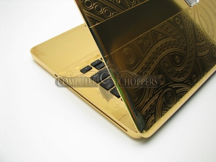 Hiện tại, giá bán của chiếc Macbook Pro mạ vàng này chưa được công bố, nhưng chắc chắn rằng giá sẽ rất "xa xỉ" bởi lẽ bản thân nó đã là một chiếc laptop cao cấp và sau khi được nạm vàng, đá quý thì có lẽ nó sẽ chỉ dành cho những vị khách thượng lưu mà thôi.