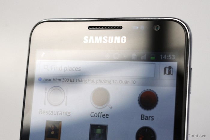 Về cấu hình, Samsung Galaxy Note có thể coi là chiếc điện thoại hay thậm chí là máy tính bảng mạnh nhất hiện nay với CPU 2 nhân 1,4GHz, chip đồ họa Mali 400 và 1GB RAM. Cấu hình mạnh mẽ trên đã giúp Galaxy Note thực hiện các thao tác khá mượt, ít bị trễ khi tương tác với ngón tay người dùng.