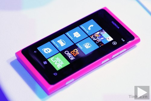 Microsoft và Nokia tặng 25.000 điện thoại Lumia 800 cho LTV  ảnh 1