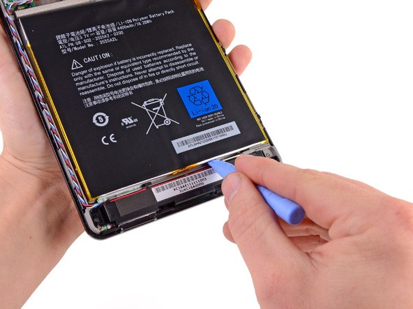 Viên pin Li-ion của Kindle Fire có kích thước 4,6"x4,3", công suất 16,28 Wh, dung lượng 4400mAh và điện thế 3,7 V. Các đánh giá trên mạng cho thấy viên pin này hoạt động rất tốt, thời gian dùng pin rất lâu.