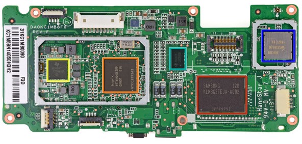 Mạch trên của bo mạch chủ. Màu đỏ là chip nhớ 8GB của Samsung. Màu cam là RAM 512MB, trong khi đó màu vàng là IC do Texas Instrument sản xuất. Màu xanh dương là chip nhận Wifi, Bluetooth.