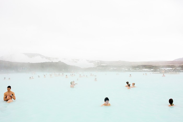 BLUE LAGOON: Khu du lịch Blue Lagoon nổi tiếng ở Iceland. Tác giả: Maroesjka Lavigne.