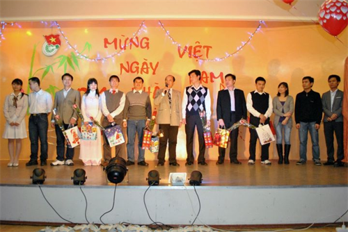 Chương trình đặc biệt mừng ngày nhà giáo của SV Việt tại Nga ảnh 1