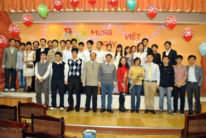 Chương trình đặc biệt mừng ngày nhà giáo của SV Việt tại Nga ảnh 4