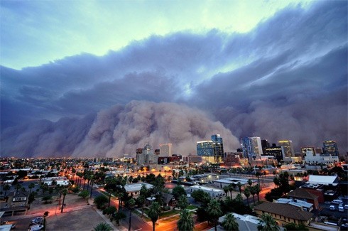 Hình ảnh cơn bão lớn quét qua Phoenix, Arizona (Mỹ) vào tháng 7 làm sửng sốt nhiều người xem trước sự thịnh nộ của thiên nhiên. Ảnh: Danbryant.