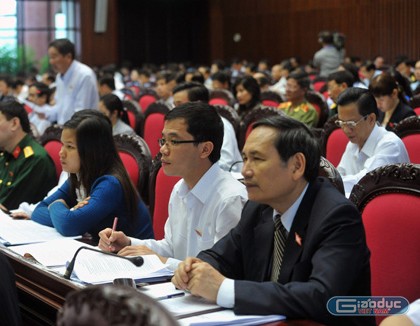 Đại biểu quốc hội cho ý kiến về Dự thảo Luật Giáo dục đại học