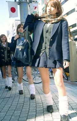 Váy đồng phục siêu ngắn của nữ sinh Nhật Bản ảnh 14