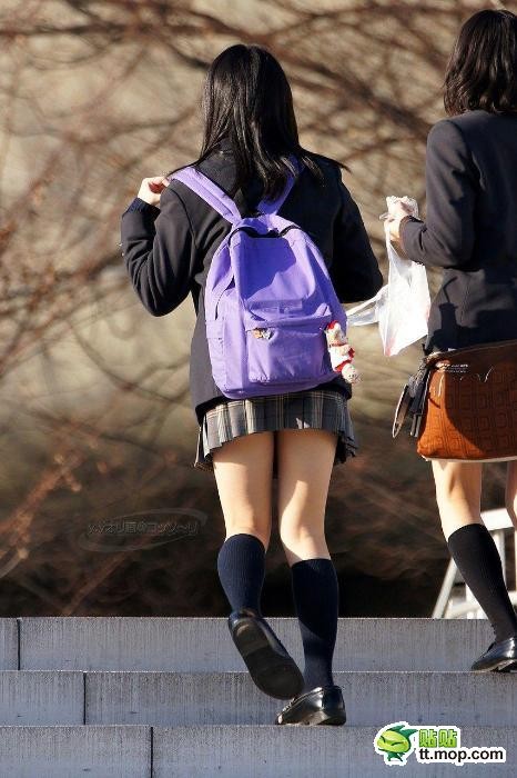 Váy đồng phục siêu ngắn của nữ sinh Nhật Bản ảnh 1
