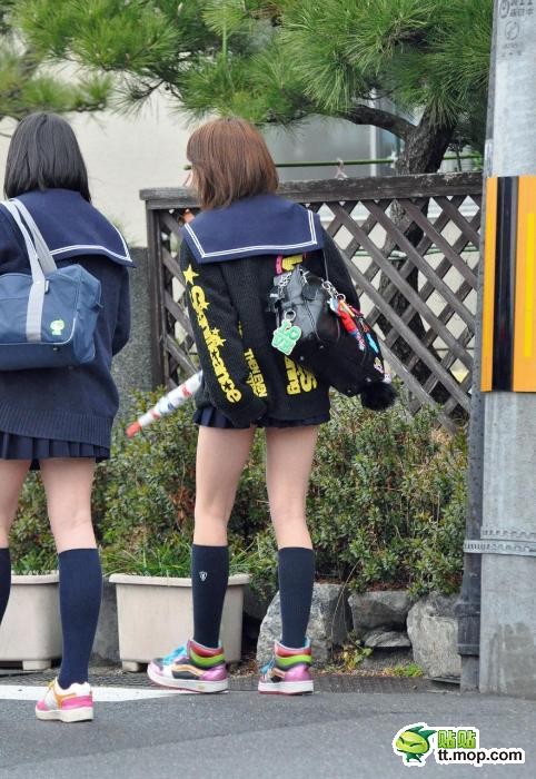 Váy đồng phục siêu ngắn của nữ sinh Nhật Bản ảnh 3
