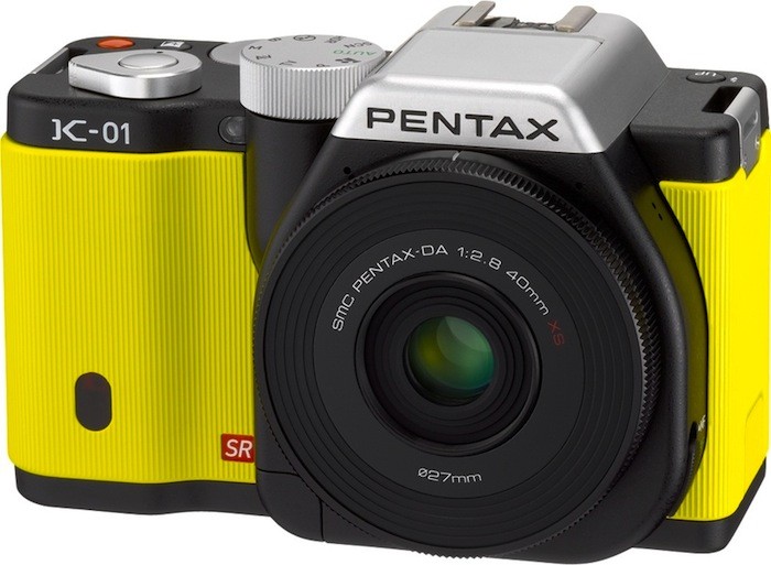 Dù sử dụng chung ngàm K với những máy ảnh Pentax khác nhưng hãng cũng đã giới thiệu một ống prime dành cho K-01 đó là Pentax-DA 40mm f/2.8 XS.
