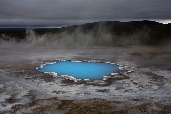Hồ nước nóng thạch anh ở Iceland - Ảnh: David Remacle.