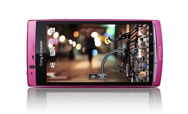 Sony Ericsson Xperia Arc S Sakura Pink Smartphone phong cách đến từ Sony Ericsson này rất nổi tiếng về camera 8MP cho hình ảnh sắc nét và đẹp mắt của mình. Bên cạnh đó, Xperia Arc S còn có màn hình LCD 4.2 inch công nghệ BRAVIA sống động của Sony và bộ xử lý 1.4GHz hoạt động mượt mà.