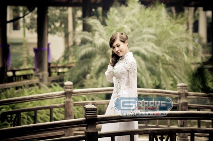 Tố Quyên đăng quang Hoa khôi và Miss ứng xử trong cuộc thi “Nét đẹp nữ sinh ngoại giao 2010”. Cô cũng đạt danh hiệu Miss Ngoisao 2010.