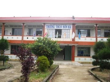 Trường THCS Sơn Hà, nơi cô Thủy và thầy Hậu đang công tác
