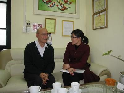 GS. Chirstian Dao trò chuyện với phóng viên