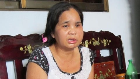 Chị Lê Thị Bích Hồng (mẹ Bích Trâm) đang được điều trị phục hồi sau chấn thương tại TPHCM. Ảnh: Hợp Trần.