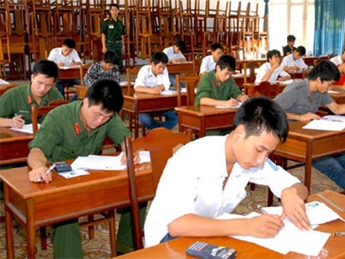 Các thí sinh dự thi vào trường quân đội năm 2011. Ảnh: Hạnh Vũ