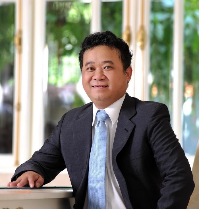 Ông là một doanh nhân Việt Nam, được xếp hạng là người giàu nhất ở Việt Nam năm 2007 và thứ ba Việt Nam năm 2008, 2009 và 2010 dựa trên giá trị cổ phiếu sở hữu. Ông là chủ tịch hội đồng quản trị kiêm tổng giám đốc của các công ty đã niêm yết trên các sở giao dịch chứng khoán Việt Nam: Công ty Phát triển Đô thị Kinh Bắc, Công ty Đầu tư và Công nghiệp Tân Tạo, Công ty Công nghệ Viễn thông Sài Gòn.